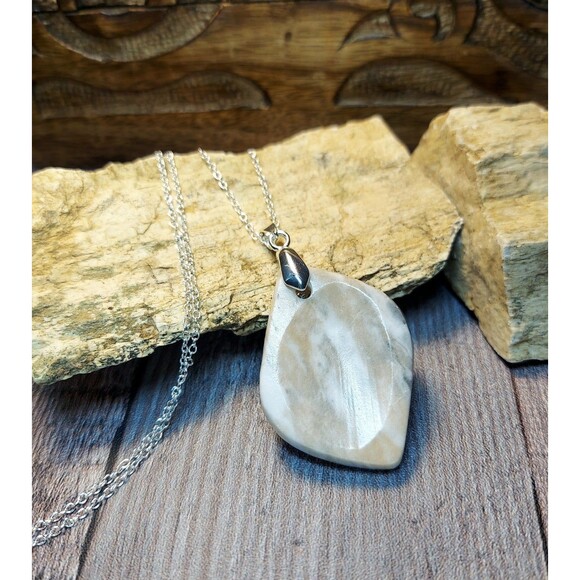 Mexican Onyx Worry Stone Necklace Natural Stone Pendant - Picture 1 of 4